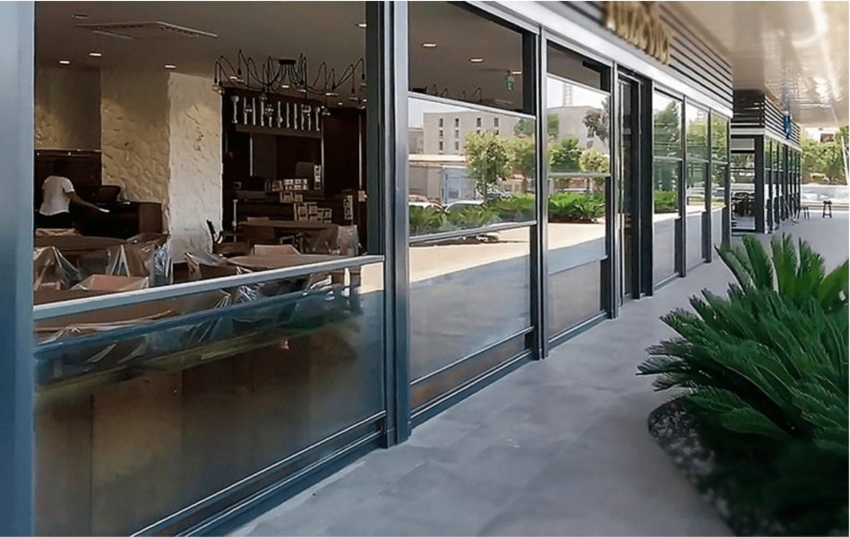 Парапетное  гильотинное остекление