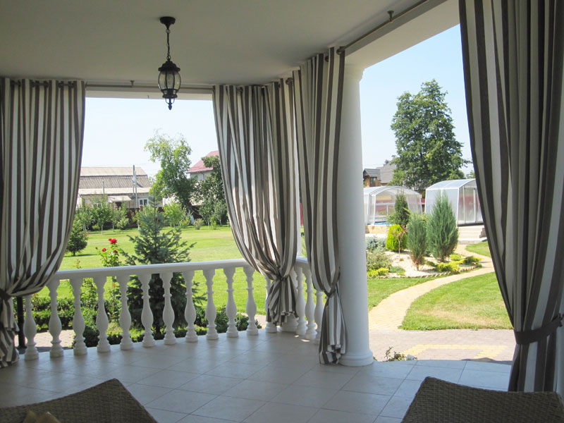 Уличные шторы, уличный текстиль, ковры, карнизы